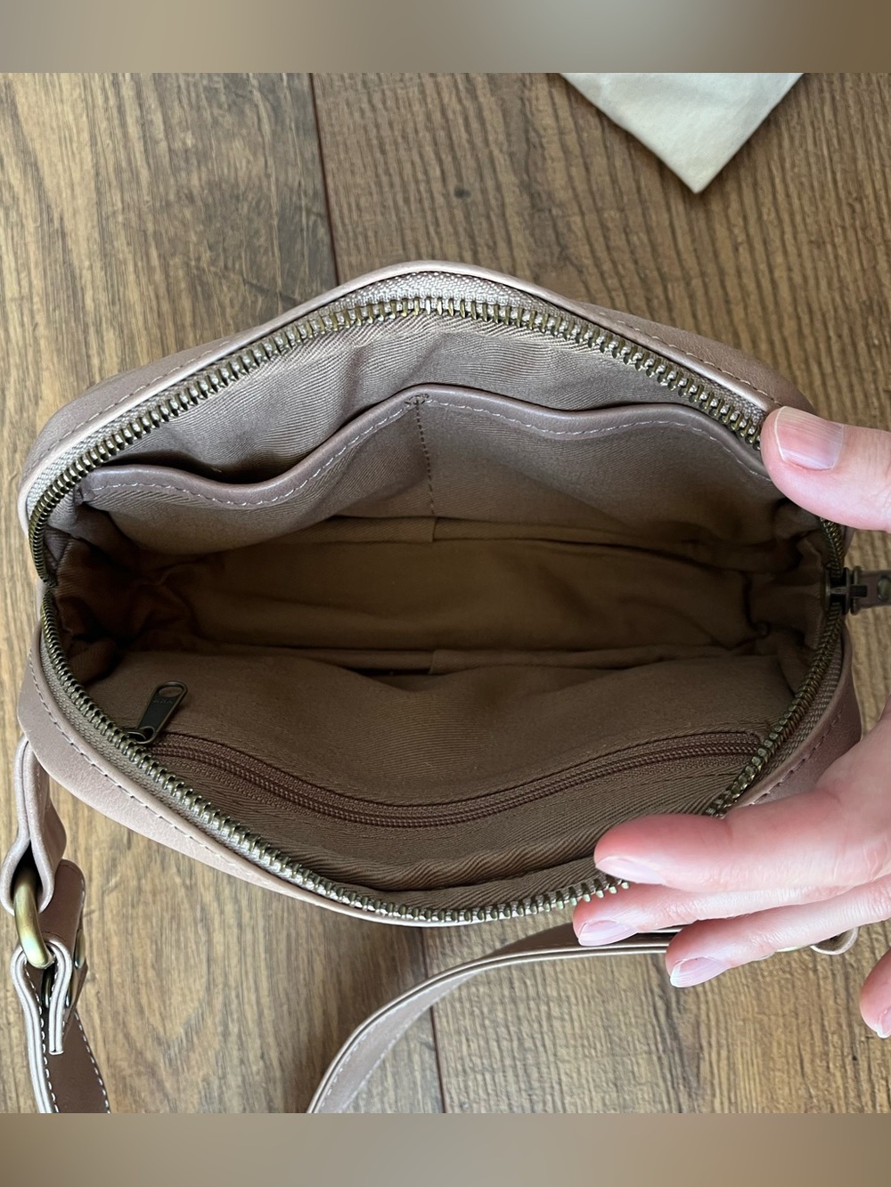 Andar Indie Dusk Leather Crossbody Bag - Picture 7 of 15